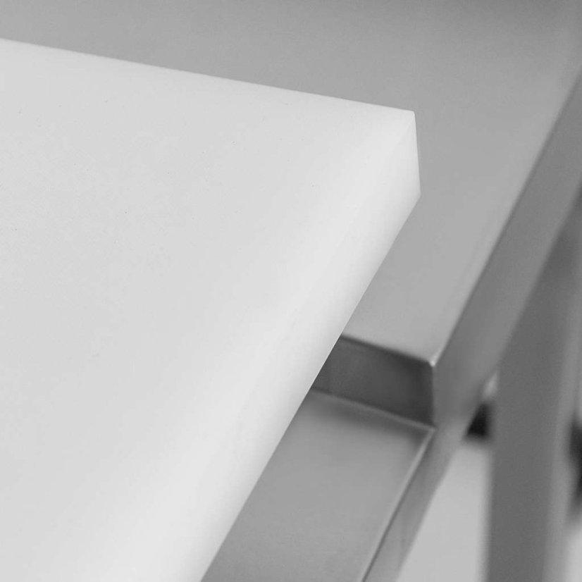 Přístěnný řeznický masařský stůl s krájecí deskou a policí 1500×600×850 mm